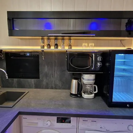 Karena Mit 2 Schlafzimmern